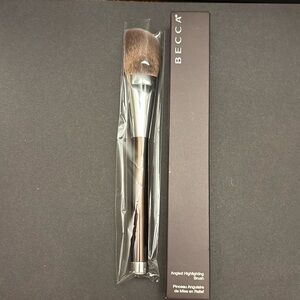 Becca Highlighter Brush-NIB